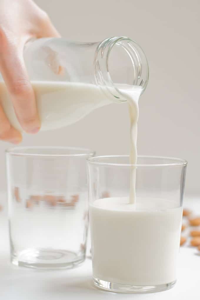 Almond Milk | minimaleats.com #minimaleats #vegan #recipe #glutenfree