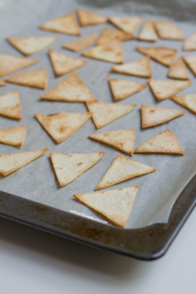 Baked tortilla chips | simpleveganblog.com #simpleveganblog #vegan