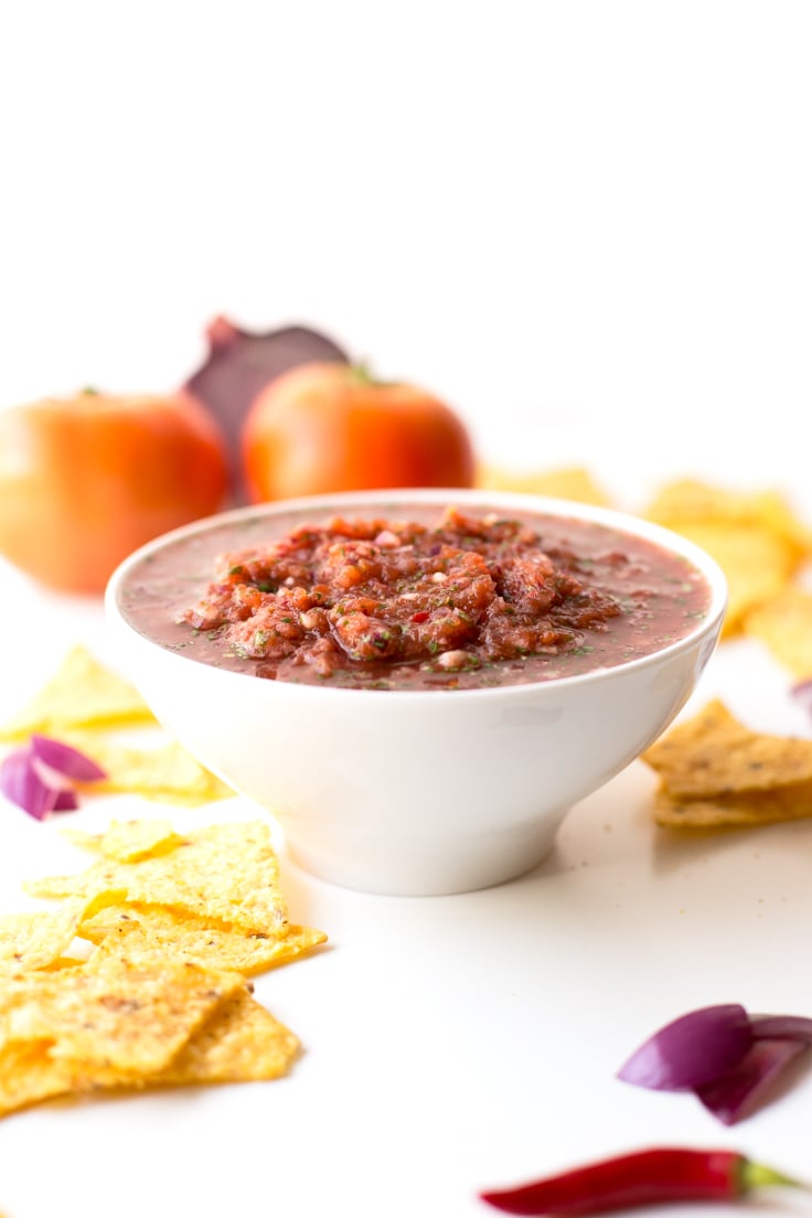 Simple Restaurant-Style Salsa - You're going to love this salsa, is so tasty, spicy and you just have to blend all the ingredients in a food processor.