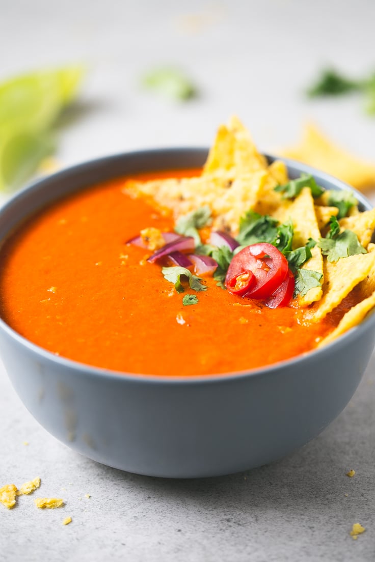 Mexican-style tomato soup | simpleveganblog.com #vegan #glutenfree