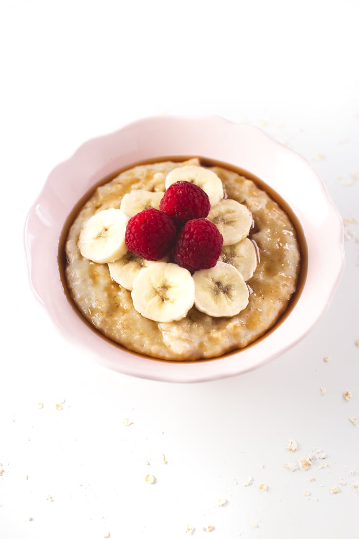 Simple vegan recipes - This simple vegan oatmeal is my all time favorite breakfast recipe. I could eat it every single day and is so healthy!
