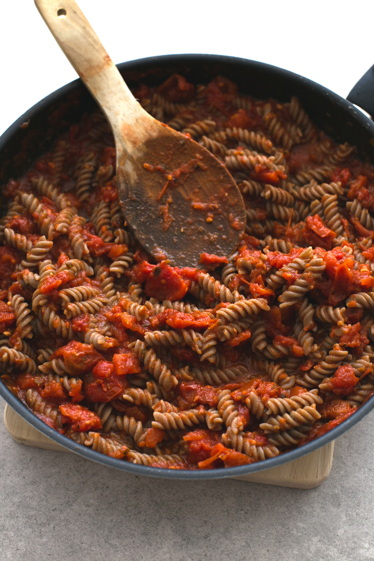 Pasta arrabiata - Pasta is comfort food and really easy to make. This recipe is so simple, but it tastes like heaven!