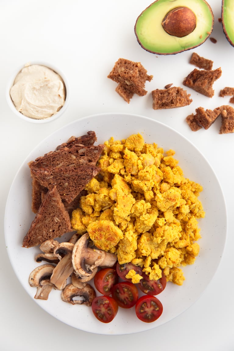 Easy Chickpea Scramble (10 Minutes) - This easy chickpea scramble is the perfect recipe for a delicious, quick and easy meal. It's high in protein and ready in just 10 minutes!