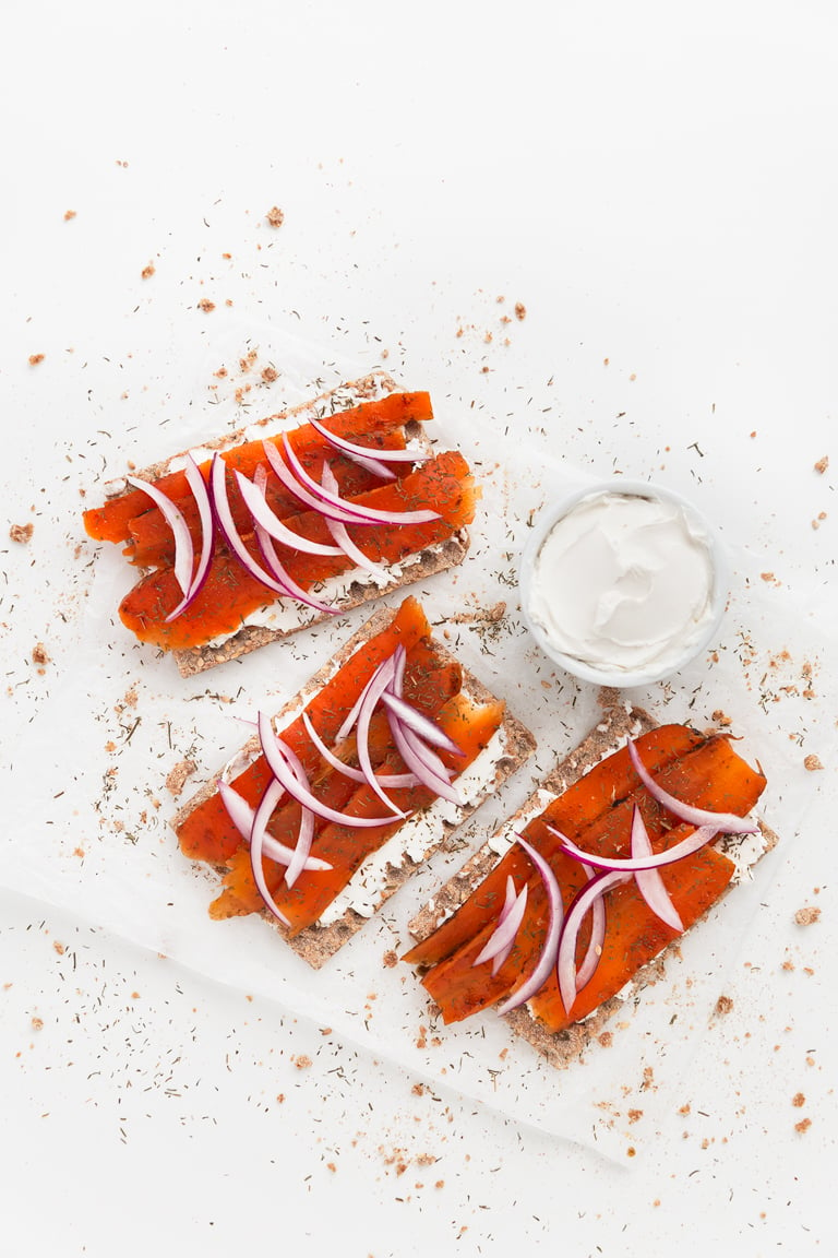Vegan Smoked Salmon - Vegan smoked salmon, made with natural ingredients. It's low in fat and the texture is on point. We served it on crackers with vegan cream cheese. #vegan #glutenfree #simpleveganblog