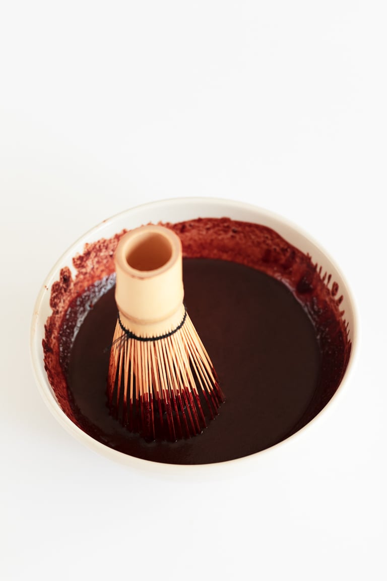 Homemade Chocolate Syrup (2 Ingredients). - Learn how to make homemade chocolate syrup in 2 minutes, using just 2 ingredients. It's a healthy alternative to store-bought syrups. #vegan #glutenfree #simpleveganblog