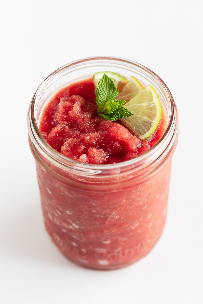 Watermelon Slushie. - Delicious watermelon slushie made with just 4 ingredients: fresh watermelon, lime juice, mint leaves and dates. It's a super refreshing and healthy drink. #vegan #glutenfree #simpleveganblog