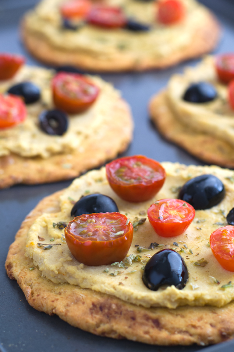 Hummus pizza | #vegan and #gf