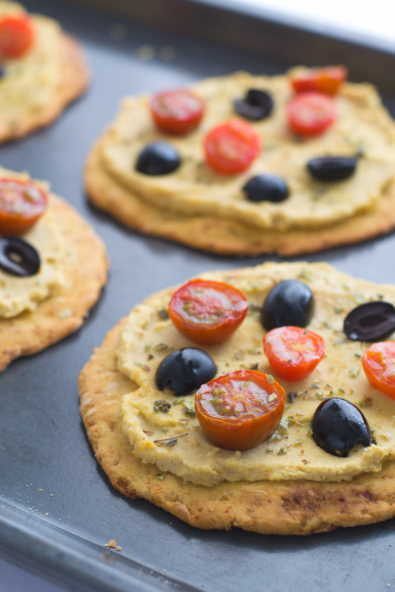 Hummus vegan pizza