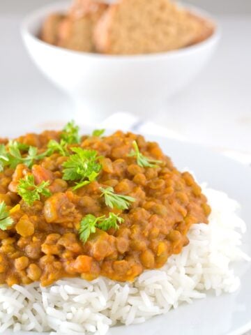 Vegan Lentil Curry - This vegan lentil curry is absolutely amazing. It's simple, exotic, spicy, tasty, creamy and has an intense coconut flavor. I like to serve it with rice.