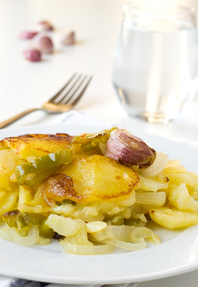 Patatas a lo Pobre (Poor Man's Potatoes). Patatas a lo pobre (poor man's potatoes) is a typical Spanish recipe and it's vegan. You only need 6 ingredients to make this delicious recipe | minimaleats.com #minimaleats #vegan #glutenfree