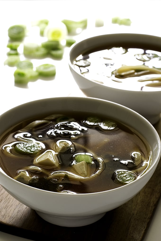 15 Minute Simple Vegan Miso Soup