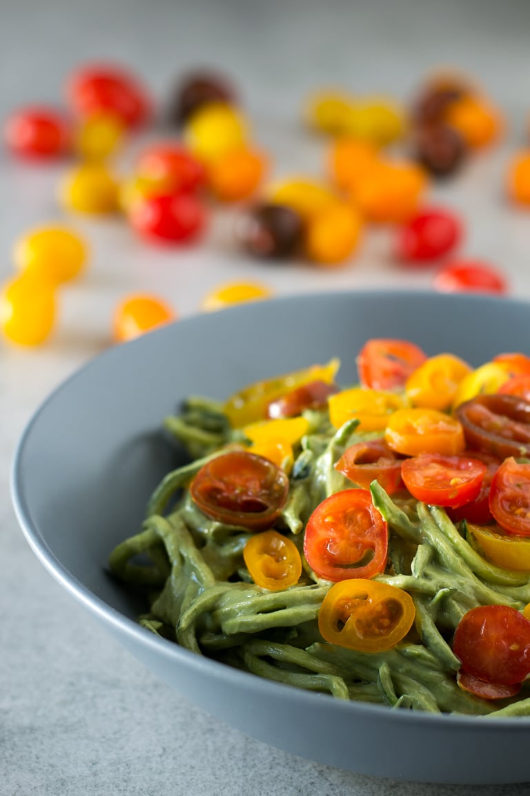 Zucchini Noodles with Avocado Sauce - These delicious zucchini noodles (or zoodles) with avocado sauce are ready in 10 minutes. Besides, this recipe requires just 7 ingredients to make.