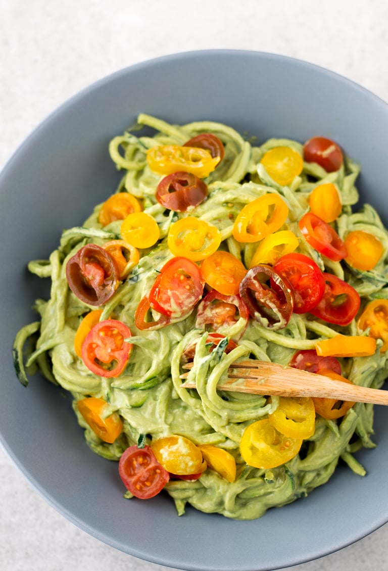 Zucchini Noodles with Avocado Sauce - These delicious zucchini noodles (or zoodles) with avocado sauce are ready in 10 minutes. Besides, this recipe requires just 7 ingredients to make.