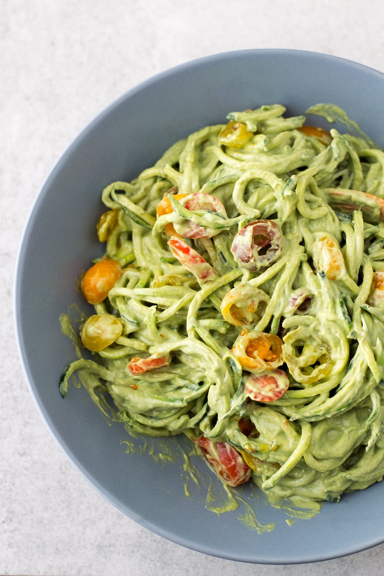 Zucchini Noodles with Avocado Sauce - These delicious zucchini noodles (or zoodles) with avocado sauce are ready in 10 minutes. Besides, this recipe requires just 7 ingredients to make.