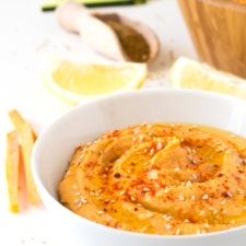 Roasted Red Pepper Hummus | simpleveganblog.com #vegan #glutenfree