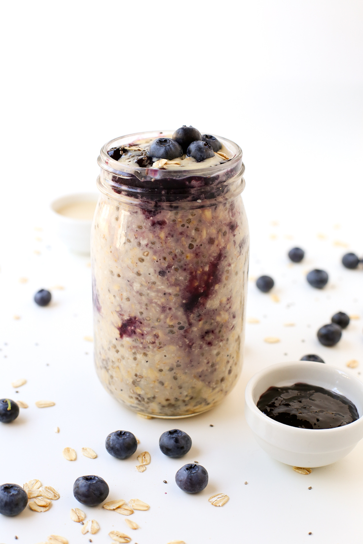 Blueberry overnight oats is a delicious and quick breakfast | simpleveganblog.com #vegan #glutenfree #healthy