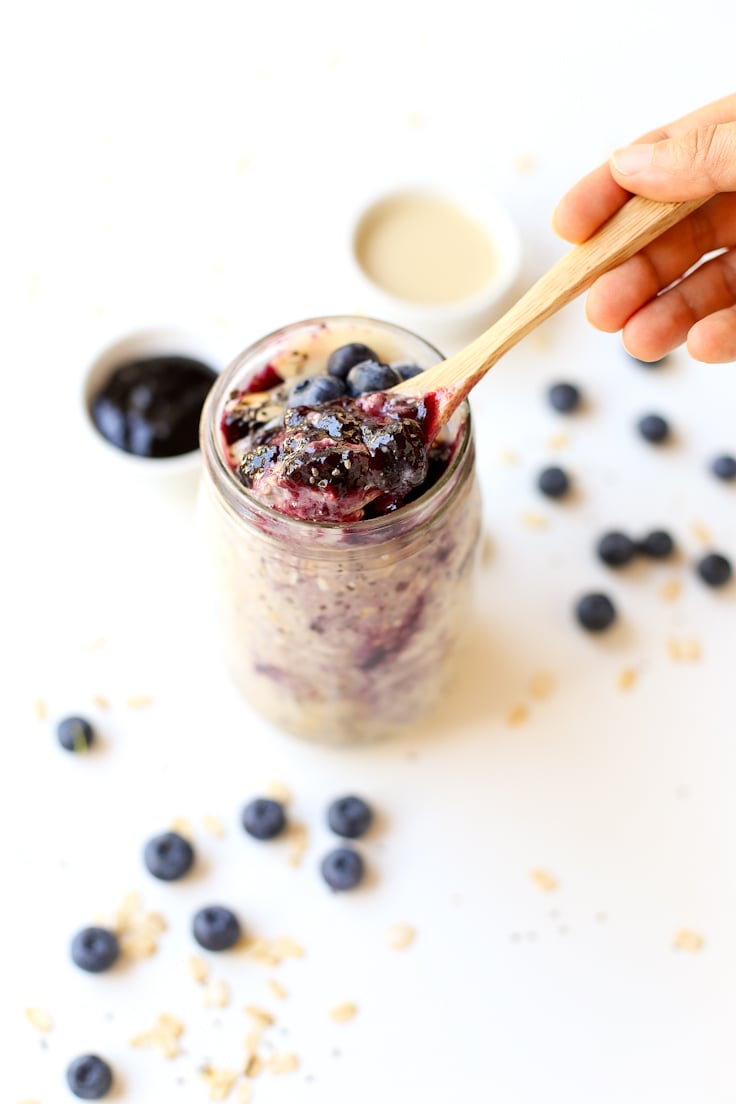 Overnight oats with blueberry jam | simpleveganblog.com #vegan #glutenfree #healthy