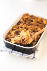 Apple pie baked oatmeal | simpleveganblog.com #vegan #breakfast #healthy