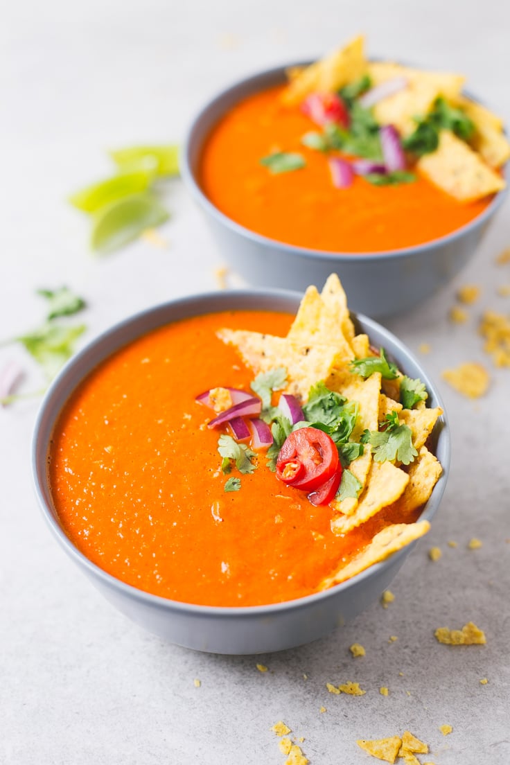 Mexican-style tomato soup recipe | simpleveganblog.com #vegan #glutenfree