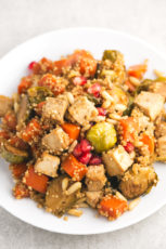 Roasted veggies and baked tofu with quinoa - We love these roasted veggies and baked tofu with quinoa because is pretty easy, super healthy and has an intense flavor.