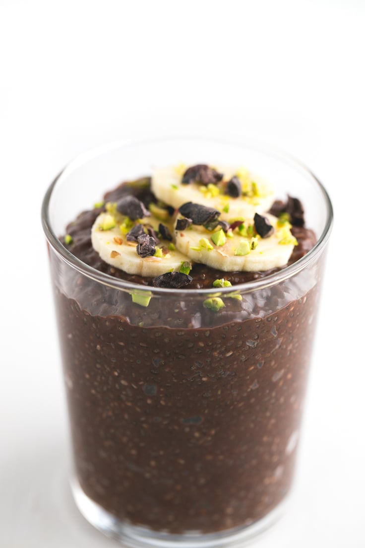 4-ingredient chocolate chia pudding - You only need 4 ingredients to make this delicious, low fat, healthy chocolate chia pudding. Just mix the ingredients and let stand the pudding overnight.