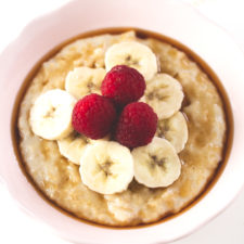 Easy Vegan Recipes: This easy vegan oatmeal is my all-time favorite breakfast recipe.  I could eat it every day and it's so healthy!