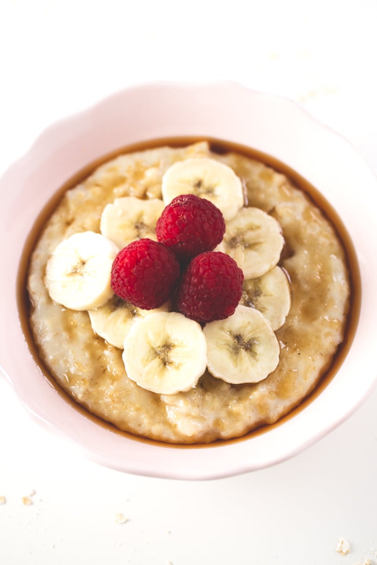 Simple vegan recipes - This simple vegan oatmeal is my all time favorite breakfast recipe. I could eat it every single day and is so healthy!