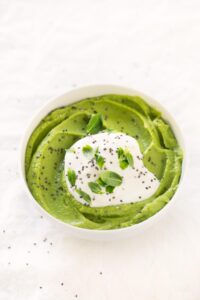 Pea Puree.- This pea puree is ready in 15 minutes and is really easy to make. I'm obsessed with this amazing recipe. It's the perfect side!