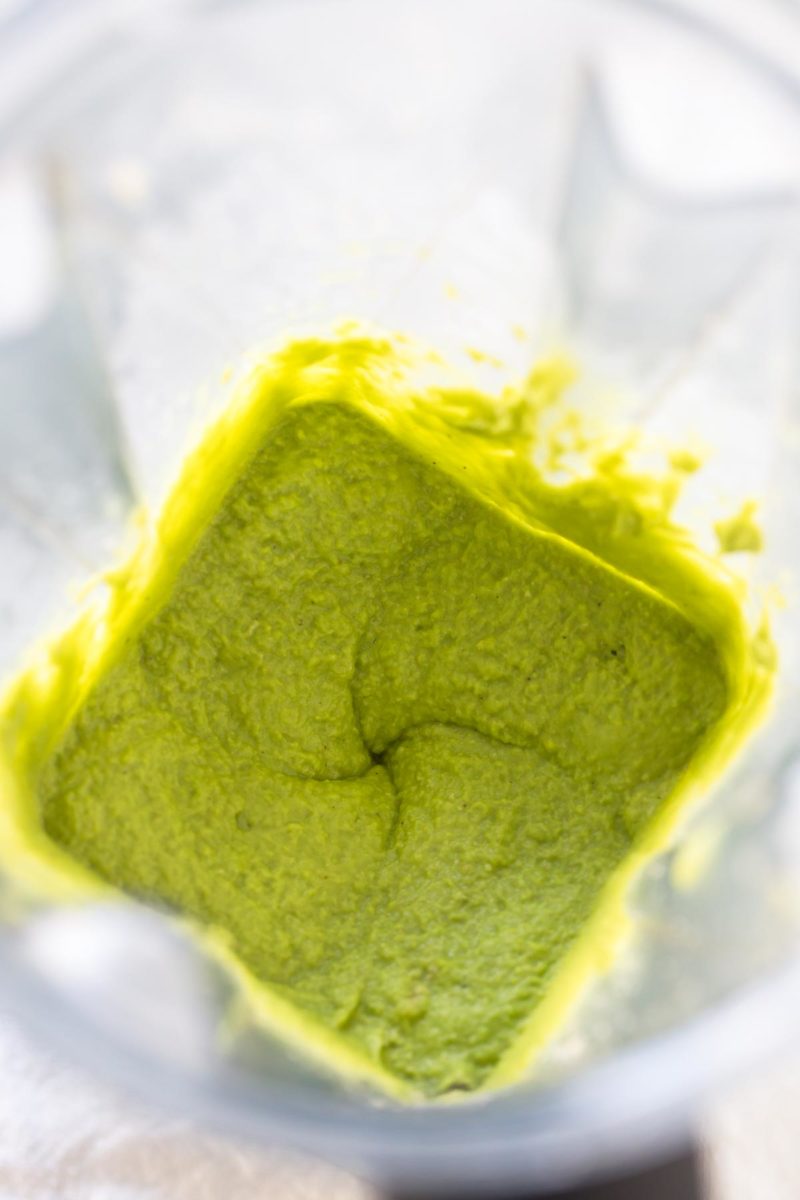 Pea Puree.- This pea puree is ready in 15 minutes and is really easy to make. I'm obsessed with this amazing recipe. It's the perfect side!