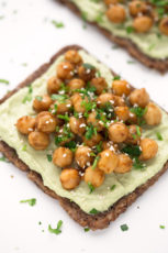 Avocado Hummus Toasts with Chickpeas. - These avocado hummus toasts with chickpeas are a tasty, healthy and nutritious option for breakfast or snack and also for a quick and light lunch or dinner.