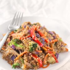 Quinoa Stir Fry with Vegetables. - Save some time cooking big batches of quinoa or rice to make healthy meals during the week, like this quinoa stir fry with vegetables. It's so tasty!