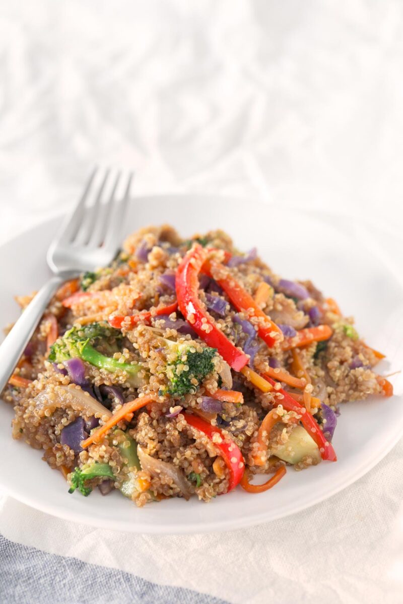 Quinoa Stir Fry with Vegetables. - Save some time cooking big batches of quinoa or rice to make healthy meals during the week, like this quinoa stir fry with vegetables. It's so tasty!