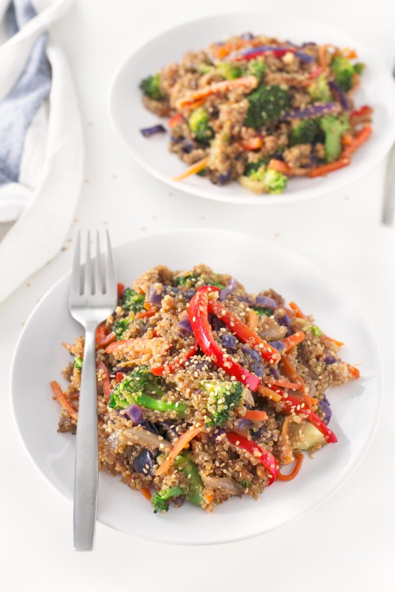 Quinoa Stir Fry with Vegetables. - Save some time cooking big batches of quinoa or rice to make healthy meals during the week, like this quinoa stir fry with vegetables. It's so tasty!