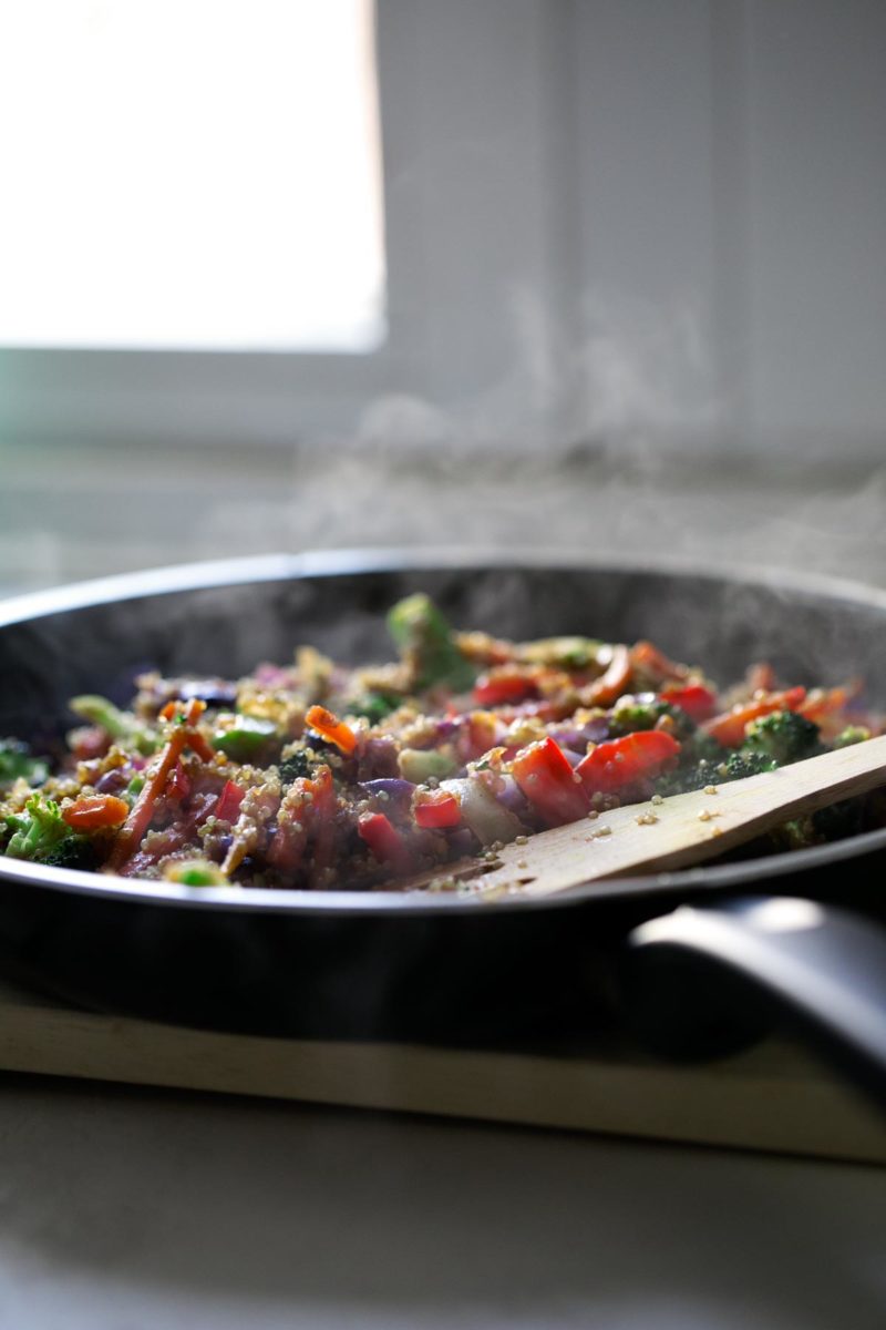 Quinoa Stir Fry with Vegetables. - Save some time cooking big batches of quinoa or rice to make healthy meals during the week, like this quinoa stir fry with vegetables. It's so tasty!