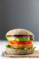 Sweet Potato Veggie Burgers.- To make veggie burgers is really easy, they're so delicious and much healthier than meat burgers. If you love sweet potatoes, this recipe is for you!