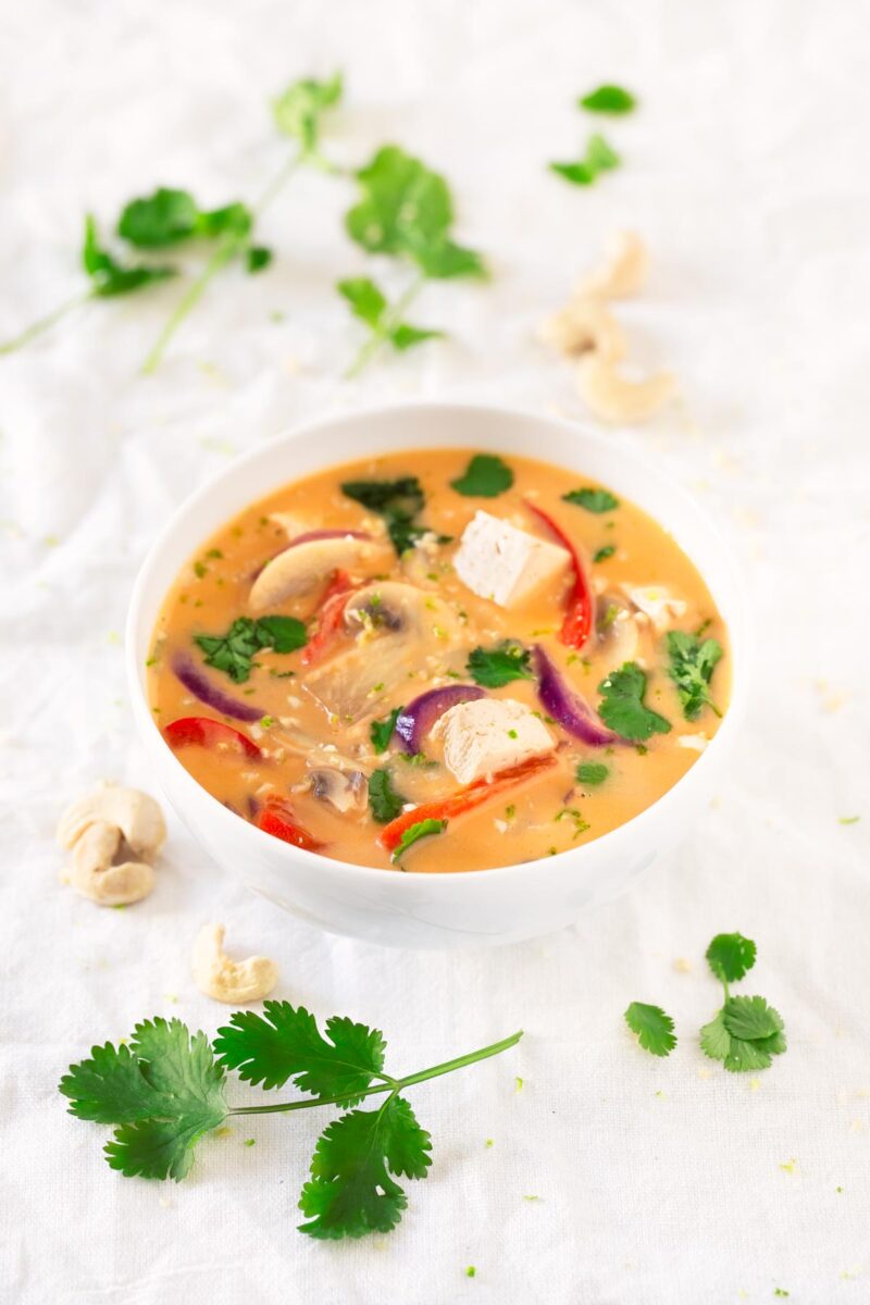 Vegan Thai Soup.- You only need one pot to make this delicious vegan Thai soup. It's made with easy to get ingredients and you can add your favorite veggies.