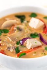 Vegan Thai Soup.- You only need one pot to make this delicious vegan Thai soup. It's made with easy to get ingredients and you can add your favorite veggies.