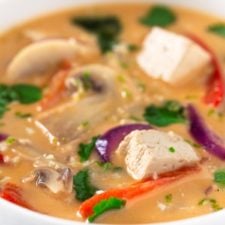 Vegan Thai Soup.- You only need one pot to make this delicious vegan Thai soup. It's made with easy to get ingredients and you can add your favorite veggies.