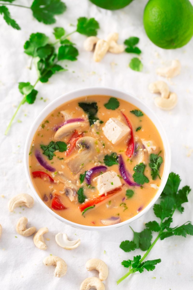 Vegan Thai Soup.- You only need one pot to make this delicious vegan Thai soup. It's made with easy to get ingredients and you can add your favorite veggies.