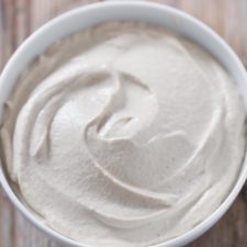 Vegan Cashew Frosting.- This delicious vegan cashew frosting is super healthy and so simple and easy to make. You can use it to make cakes, cupcakes or any desserts you want.