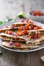 Vegan Quesadillas.- These vegan quesadillas taste like heaven and are ready in less than 30 minutes. Give this recipe a try, you're going to love it!