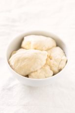 Low Fat Vegan Mozzarella.- I don't know if I prefer to eat this low fat vegan mozzarella cold or hot. It's perfect to make pizzas and is the healthiest mozzarella I've ever tried.