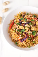 Vegan Noodles Singapore.- These vegan noodles Singapore are ready in 30 minutes. I'm in love with this recipe because it's really versatile, so you can add any ingredient you want.
