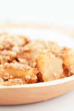 Vegan Apple Crisp (Gluten Free). - This vegan apple crisp is also gluten-free and one of my all-time favorite fall desserts. It only requires 8 ingredients and 1 bowl! #vegan #glutenfree #simpleveganblog