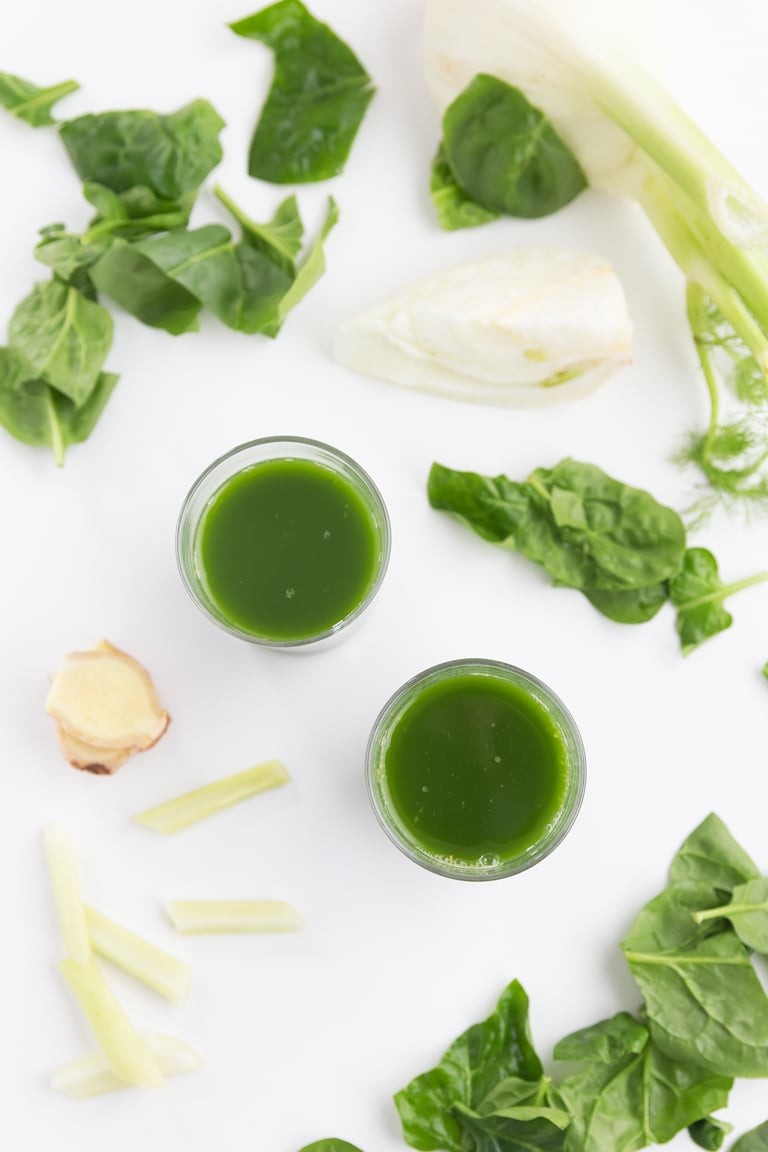 Green Juice For Beginners - This green juice is perfect for beginners because is made with simple ingredients and tastes so good. It's a super healthy and nutritious drink!