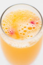 Kombucha Mimosa Mocktail - Looking for a non-alcoholic mimosa recipe? Try this easy Kombucha Mimosa Mocktail! It’s delicious, made with just 2 ingredients, healthy, ready in less than 5 minutes and supports the digestive system. Besides, it’s the perfect drink for your Sunday brunch menu and for New Year's Eve. #vegan #glutenfree #simpleveganblog