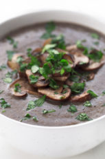 Vegan Mushroom Soup - This 15-minute vegan mushroom soup is ridiculously easy to make. It's a simple, hearty, super creamy soup. Use any kind of mushrooms for this recipe. #vegan #glutenfree #simpleveganblog