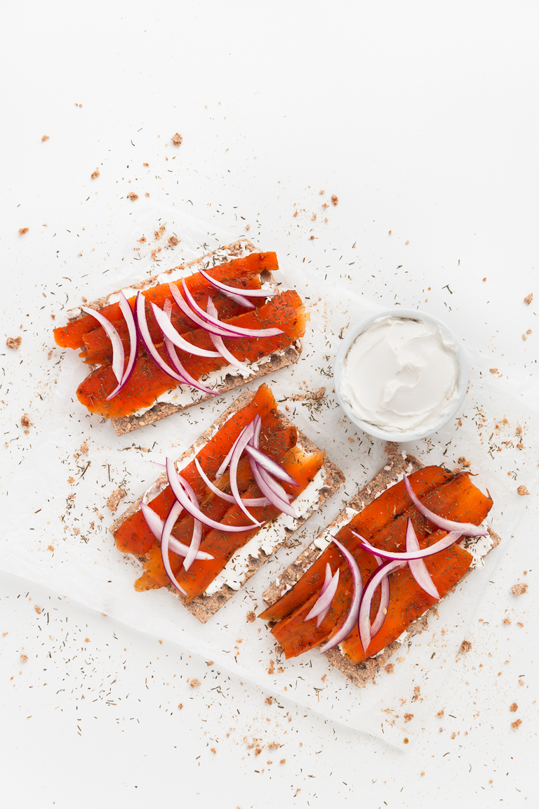 Vegan Smoked Salmon - Vegan smoked salmon, made with natural ingredients. It's low in fat and the texture is on point. We served it on crackers with vegan cream cheese. #vegan #glutenfree #simpleveganblog