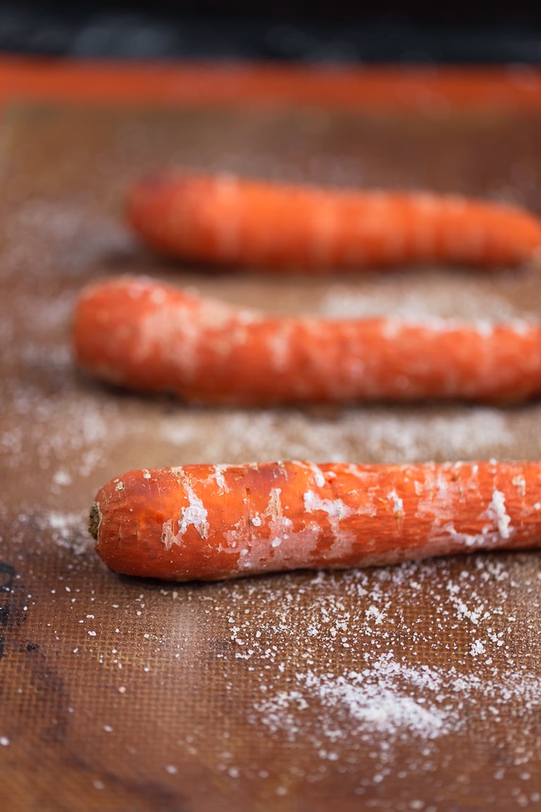 Vegan Smoked Salmon - Vegan smoked salmon, made with natural ingredients. It's low in fat and the texture is on point. We served it on crackers with vegan cream cheese. #vegan #glutenfree #simpleveganblog