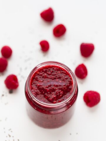 How To Make Chia Seed Jam - Our tutorial will show you how to make chia seed jam at home. It requires 10 minutes and 5 ingredients. Feel free to use any fresh or frozen fruit or any sweetener you have on hand. #vegan #glutenfree #simpleveganblog